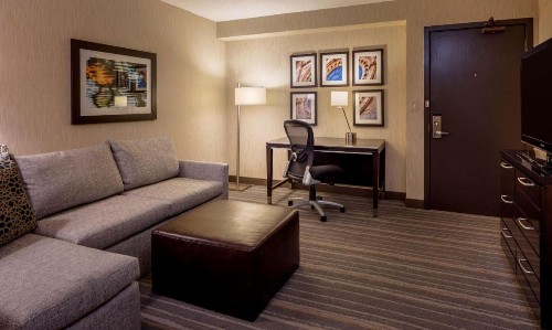 DoubleTree Suites by Hilton Minneapolis - image 25