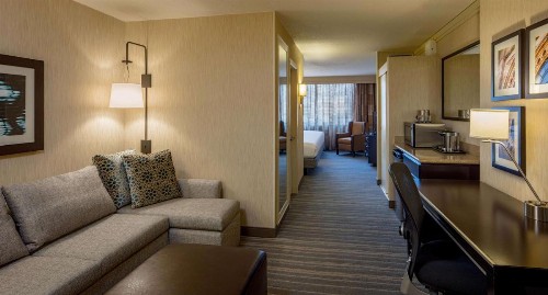 DoubleTree Suites by Hilton Minneapolis - image 34