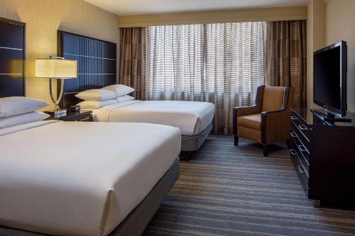 DoubleTree Suites by Hilton Minneapolis - image 35