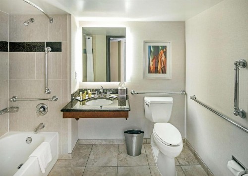 Hilton Minneapolis - image 17