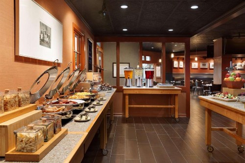 DoubleTree by Hilton Minneapolis Park Place - image 14