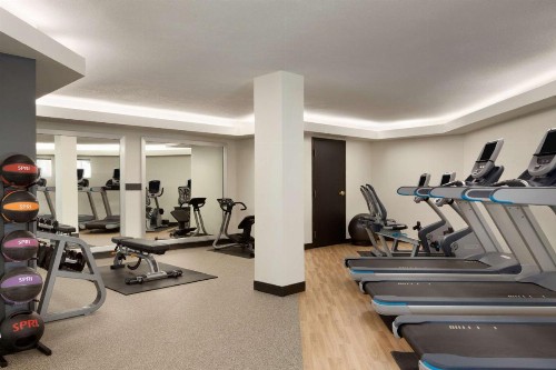 DoubleTree by Hilton Minneapolis Park Place - image 20