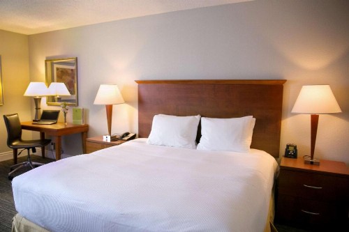 DoubleTree by Hilton Minneapolis Park Place - image 24