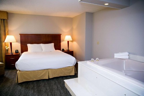 DoubleTree by Hilton Minneapolis Park Place - image 25