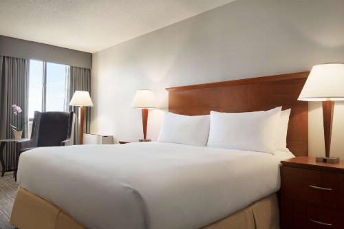 DoubleTree by Hilton Minneapolis Park Place - image 31