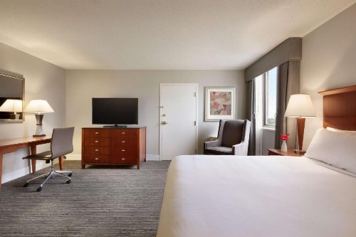 DoubleTree by Hilton Minneapolis Park Place - image 32