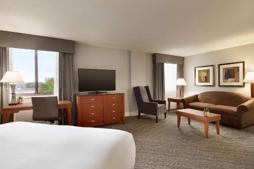 DoubleTree by Hilton Minneapolis Park Place - image 39