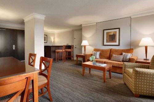 DoubleTree by Hilton Minneapolis Park Place - image 40