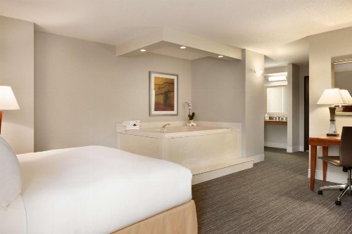 DoubleTree by Hilton Minneapolis Park Place - image 43