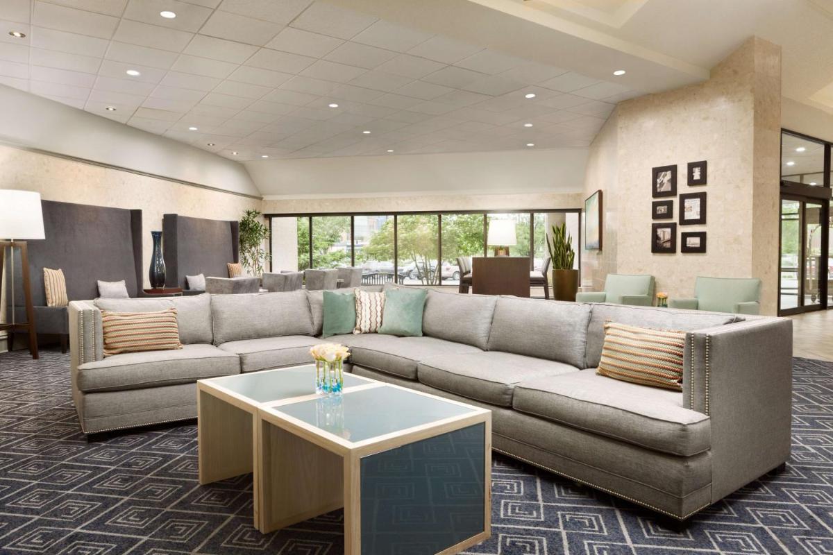 DoubleTree by Hilton Minneapolis Park Place - image 7