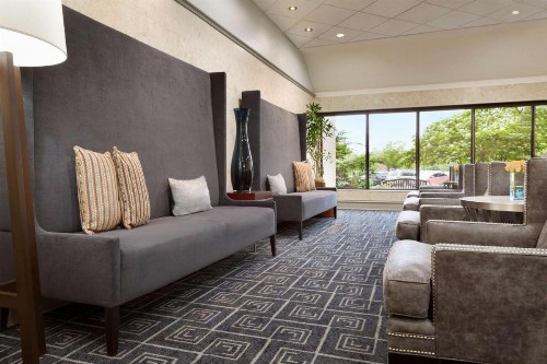 DoubleTree by Hilton Minneapolis Park Place - image 9