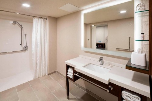 Delta Hotels by Marriott Minneapolis Northeast - image 29