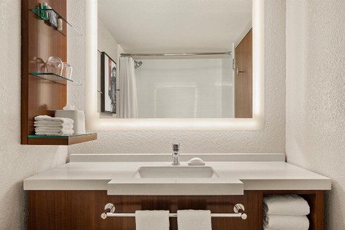 Delta Hotels by Marriott Minneapolis Northeast - image 32