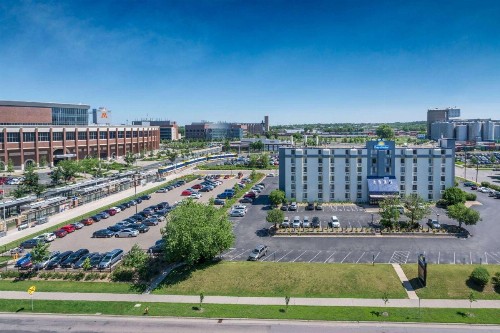 Days Hotel by Wyndham University Ave SE - image 12