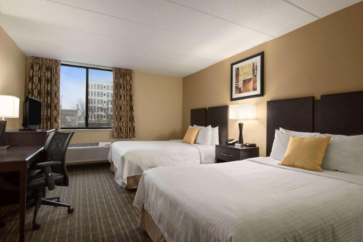 Days Hotel by Wyndham University Ave SE - image 3