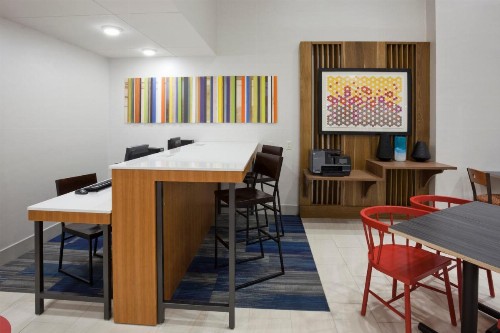 Holiday Inn Express Hotel & Suites Minneapolis-Golden Valley an IHG Hotel - image 20