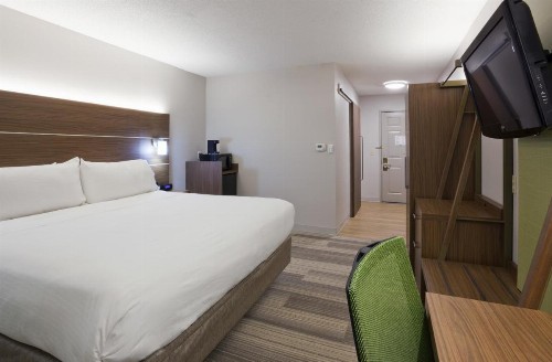 Holiday Inn Express Hotel & Suites Minneapolis-Golden Valley an IHG Hotel - image 9