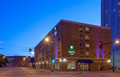 Holiday Inn Express Hotel & Suites Minneapolis-Downtown Convention Center an IHG Hotel