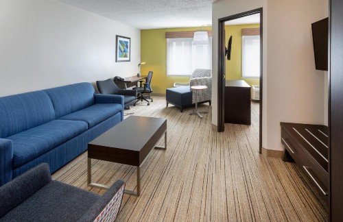 Holiday Inn Express Hotel & Suites Minneapolis-Downtown Convention Center an IHG Hotel - image 16