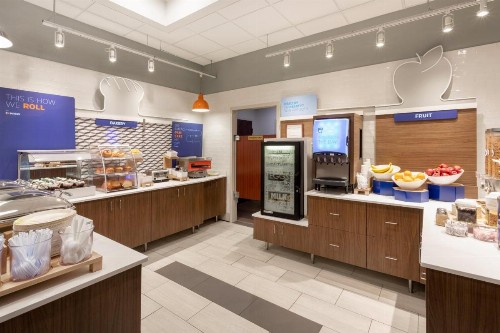 Holiday Inn Express Hotel & Suites Minneapolis-Downtown Convention Center an IHG Hotel - image 30