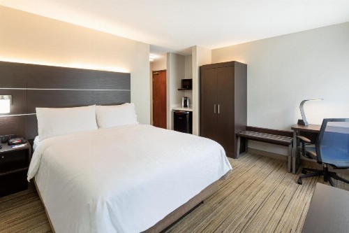 Holiday Inn Express Hotel & Suites Minneapolis-Downtown Convention Center an IHG Hotel - image 36