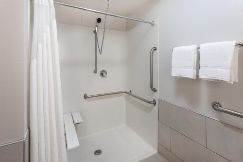 Holiday Inn Express Hotel & Suites Minneapolis-Downtown Convention Center an IHG Hotel - image 37