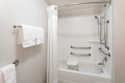 Holiday Inn Express Hotel & Suites Minneapolis-Downtown Convention Center an IHG Hotel - image 41