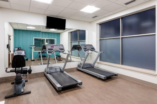 Holiday Inn Express Hotel & Suites Minneapolis-Downtown Convention Center an IHG Hotel - image 6
