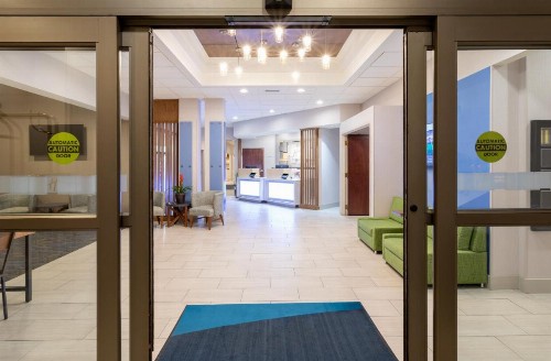 Holiday Inn Express Hotel & Suites Minneapolis-Downtown Convention Center an IHG Hotel - image 9