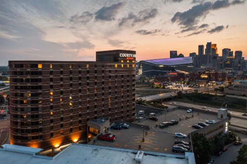 Courtyard by Marriott Minneapolis Downtown - image 13