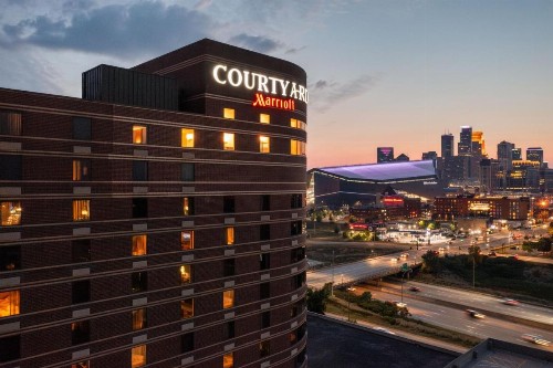 Courtyard by Marriott Minneapolis Downtown - image 2