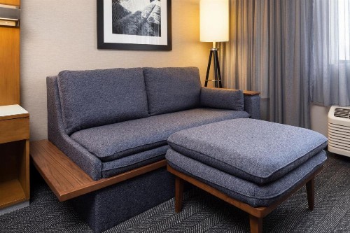 Courtyard by Marriott Minneapolis Downtown - image 7