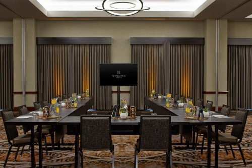 Residence Inn Minneapolis Downtown at The Depot - image 2