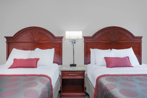 Ramada by Wyndham Minneapolis Golden Valley - image 18