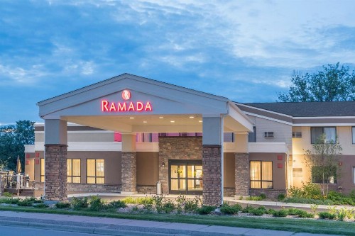 Ramada by Wyndham Minneapolis Golden Valley - image 2