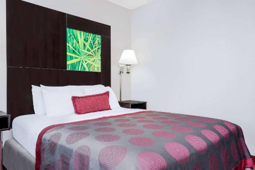 Ramada by Wyndham Minneapolis Golden Valley - image 20