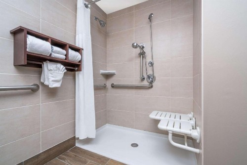 Ramada by Wyndham Minneapolis Golden Valley - image 29