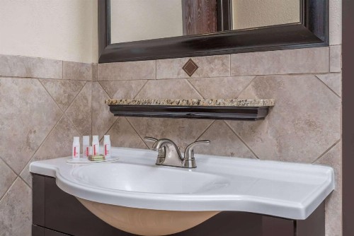 Ramada by Wyndham Minneapolis Golden Valley - image 30