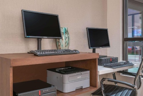 Ramada by Wyndham Minneapolis Golden Valley - image 38
