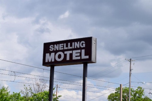 Snelling Motor Inn - image 1