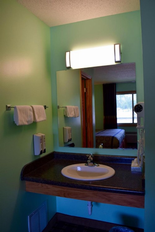 Snelling Motor Inn - image 8