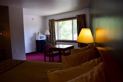 Snelling Motor Inn - image 3