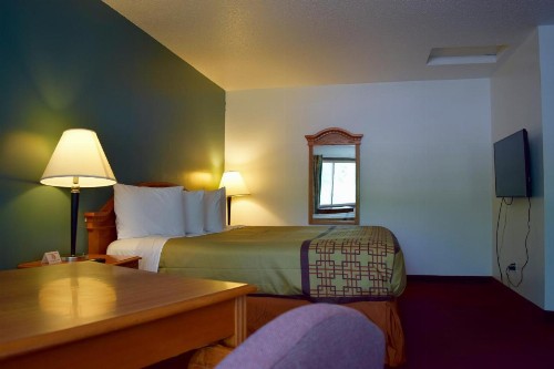 Snelling Motor Inn - image 5