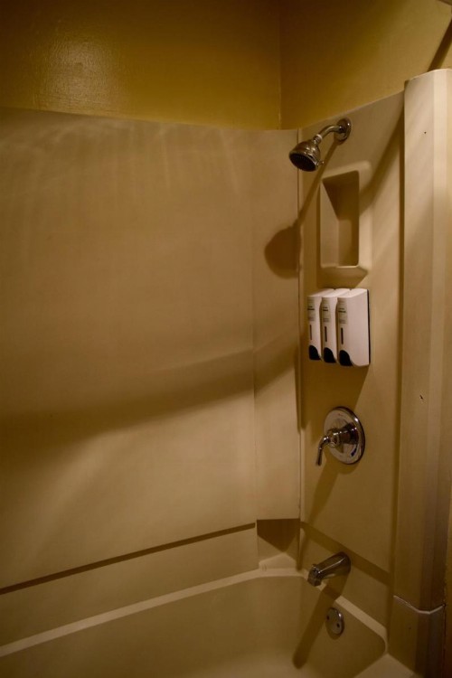 Snelling Motor Inn - image 6