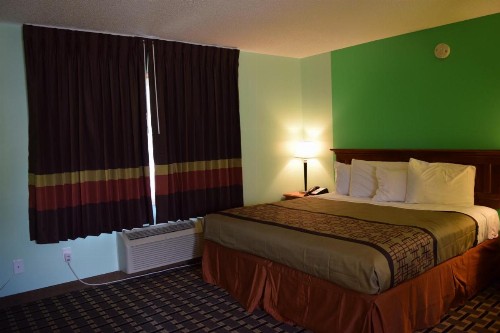 Snelling Motor Inn - image 7