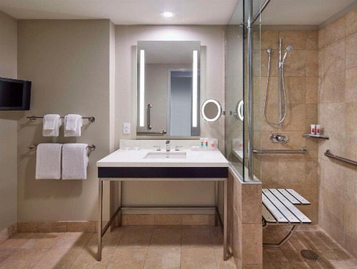 Loews Minneapolis Hotel - image 2
