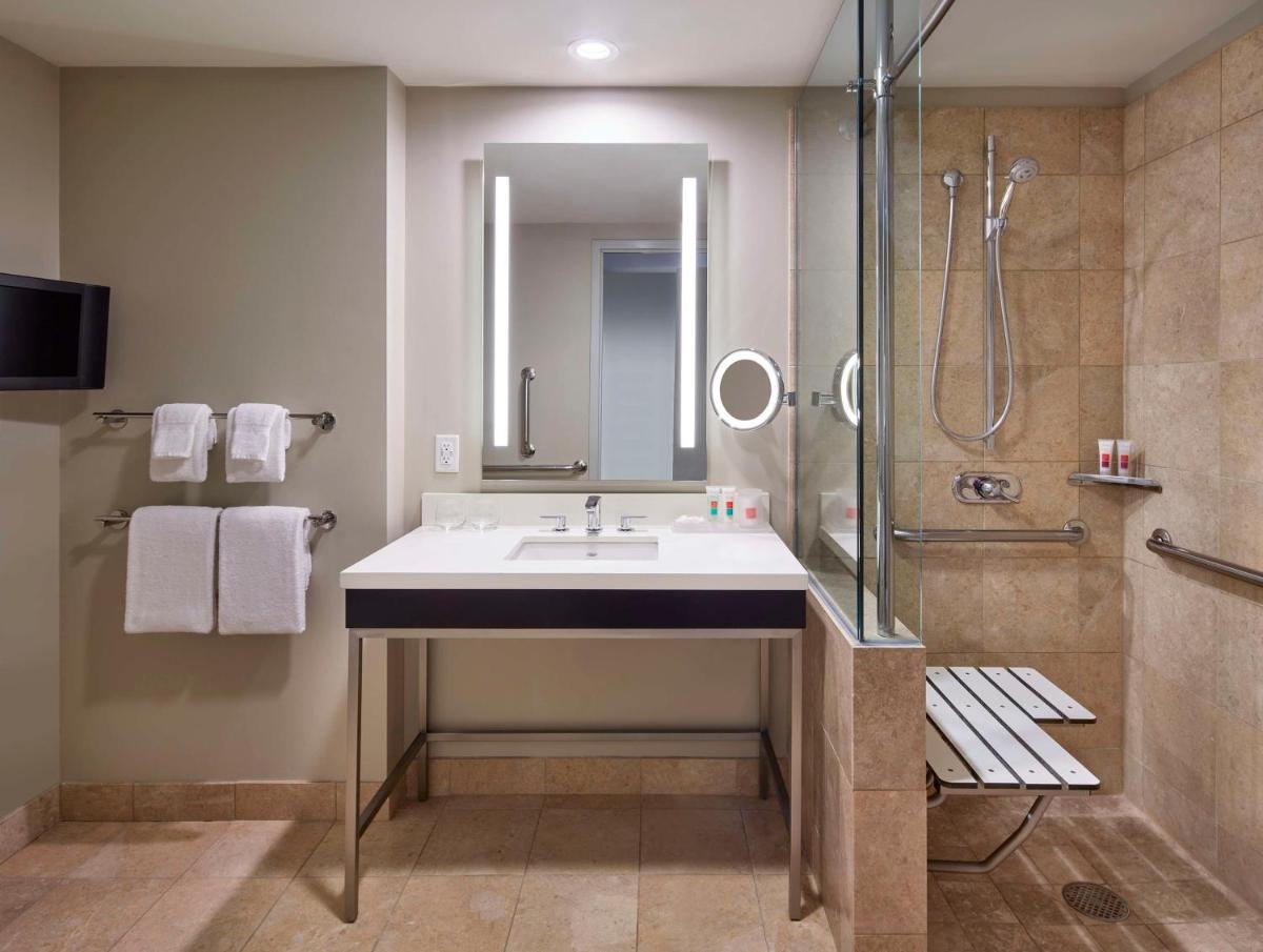 Loews Minneapolis Hotel - image 2