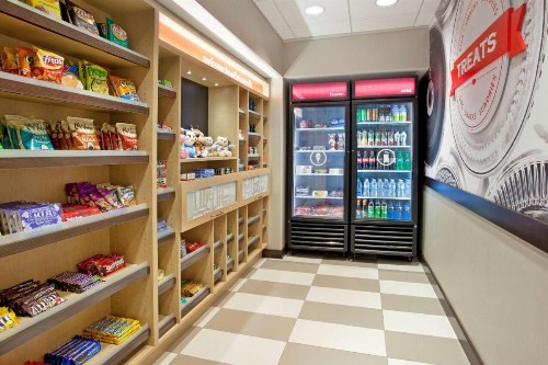 Hampton Inn & Suites - Minneapolis/Downtown - image 10
