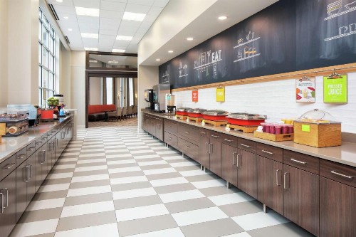 Hampton Inn & Suites - Minneapolis/Downtown - image 11