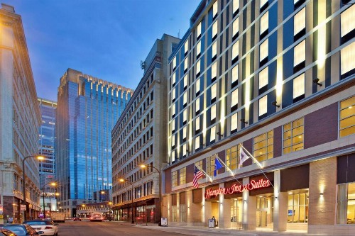 Hampton Inn & Suites - Minneapolis/Downtown - image 12